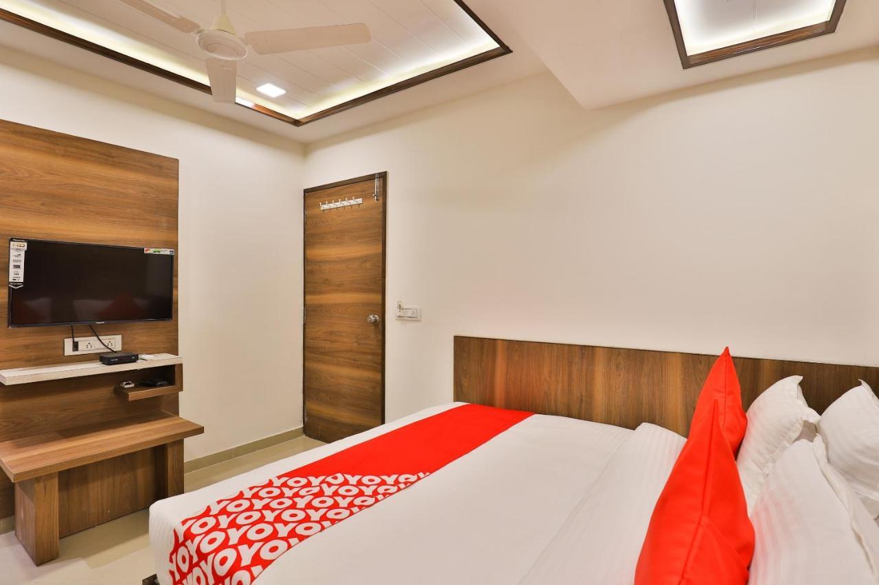 Oyo 24950 Hotel Shree Balaji Residency Ahmedabad Bagian luar foto
