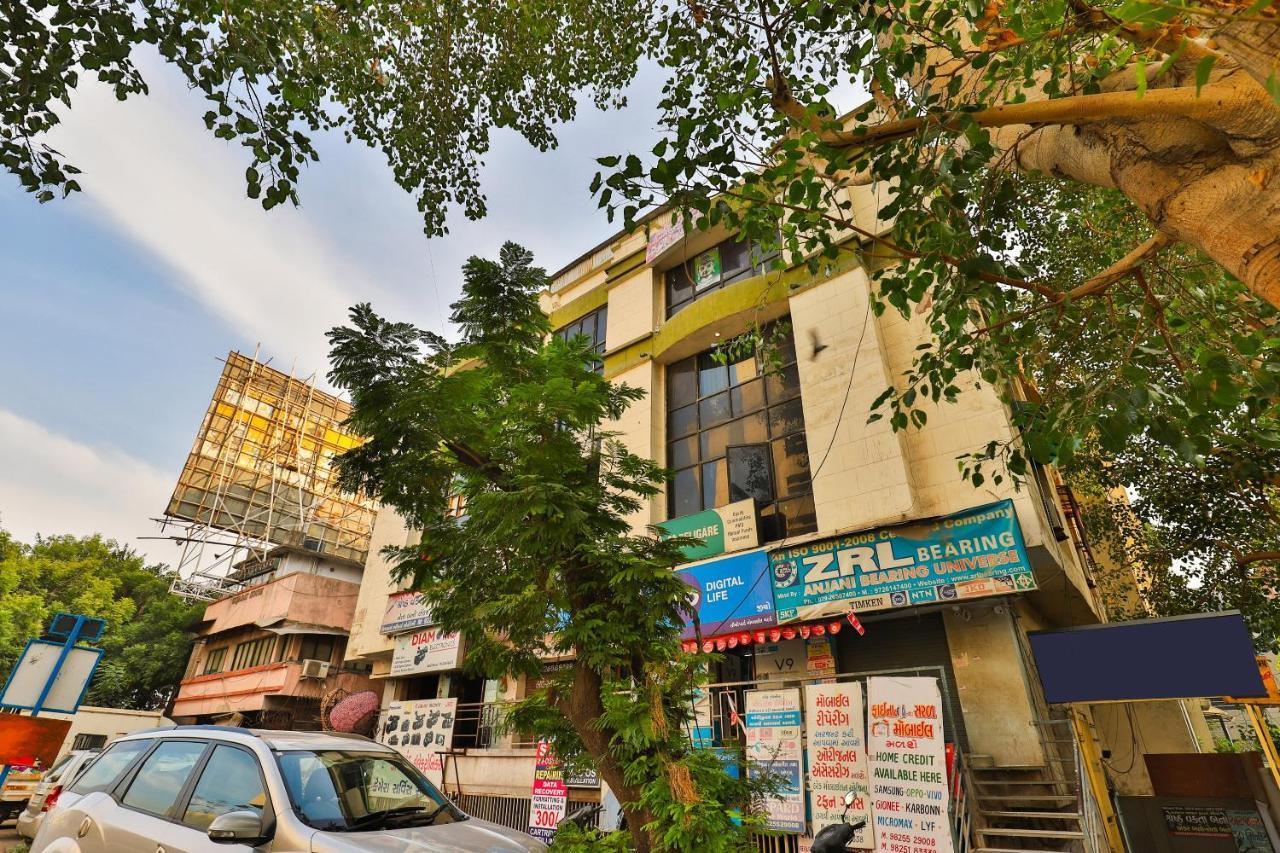 Oyo 24950 Hotel Shree Balaji Residency Ahmedabad Bagian luar foto